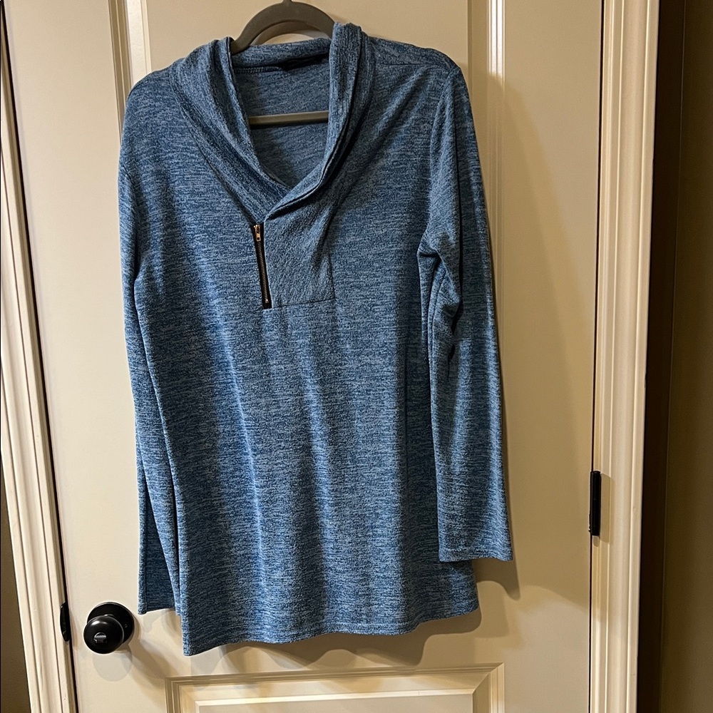 💲2💲 if BUNDLED  3 or more$2 items Cowl Neck Women's Top Floral Beginnings